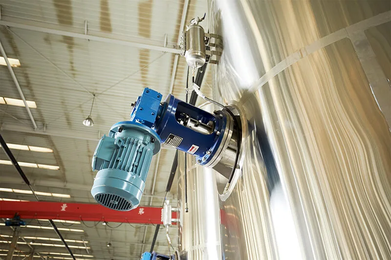 stainless steel mixing tanks (3)